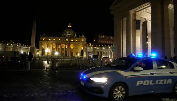 Armed man attempts to enter Pope Francis residence