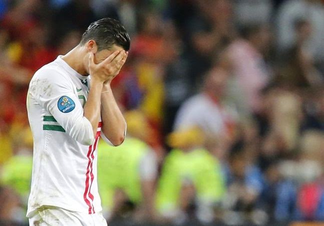 http://eurofootballweb.com/spain-suffocate-soccer-paulo-bento-makes-huge-mistake/