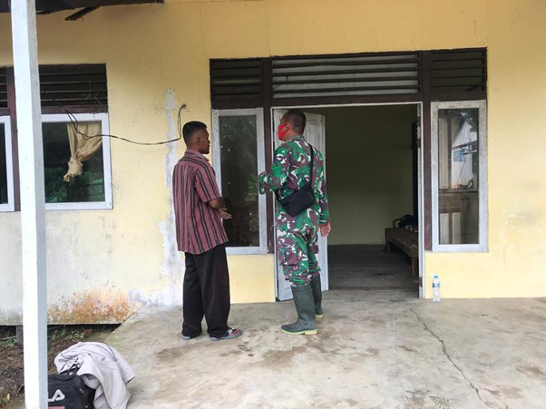 pembangunan pos komondo (posko) tmmd ke-111 di desa kuala mandor b