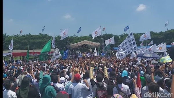 Buka dan Lempar Baju Lagi di Kampanye, Prabowo: Saya Tak Bisa Beri Uang