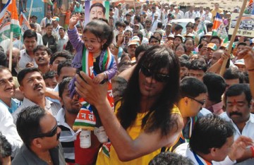 World's Smallest Woman Becomes Idian Election Campaigner