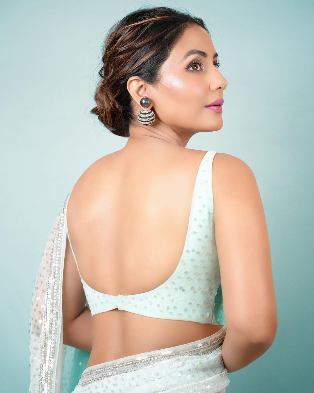 Hina Khan backless saree hot indian actress
