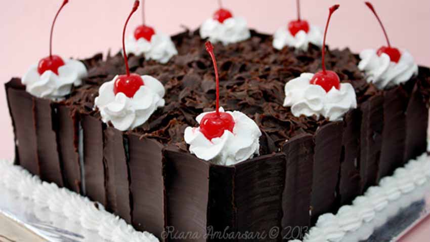 Resep Membuat Black Forest Cake Ala Bunda Fatmah Bahalwan
