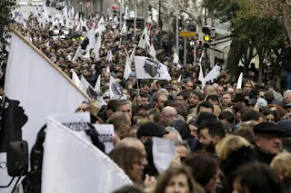 διαδηλωτές στην Κορσική υπέρ της αυτονομίας του νησιού