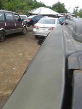 Fayose supporters block Ekiti Roads in APC Lawmakers impeachment battle. 1