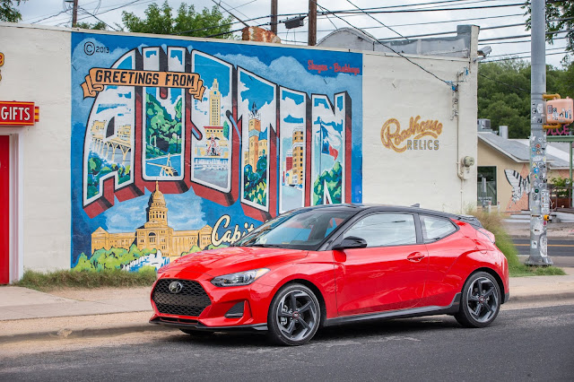 Front 3/4 view of 2019 Hyundai Veloster Turbo Ultimate