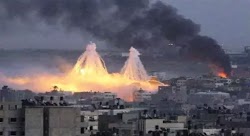 Η ρωσική Αεροπορία προσέβαλε με βόμβες λευκού φωσφόρου  τη νύχτα θέσεις των ισλαμιστών στη Χομς και πιο ειδικά της οργάνωσης την Jabhat Fate...