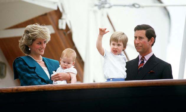 prince harry and william and diana. Princess Diana holding Prince