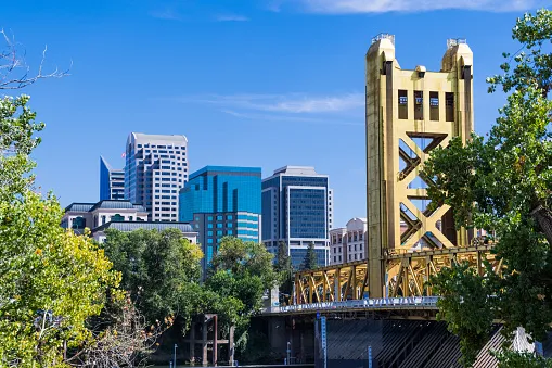 Vista para a ponte da torre, Sacramento