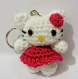 http://loquemesaledelfieltro.blogspot.com.es/2013/03/patron-llavero-hello-kitty-amigurumi.html