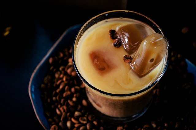Iced Creamy Mocha: Uma fusão harmoniosa de café,  licor de cappuccino e cachaça amburana