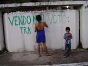Adeptos, no muro de casa.2004/2006. Postado por Vendo Meu Voto: Tratar .