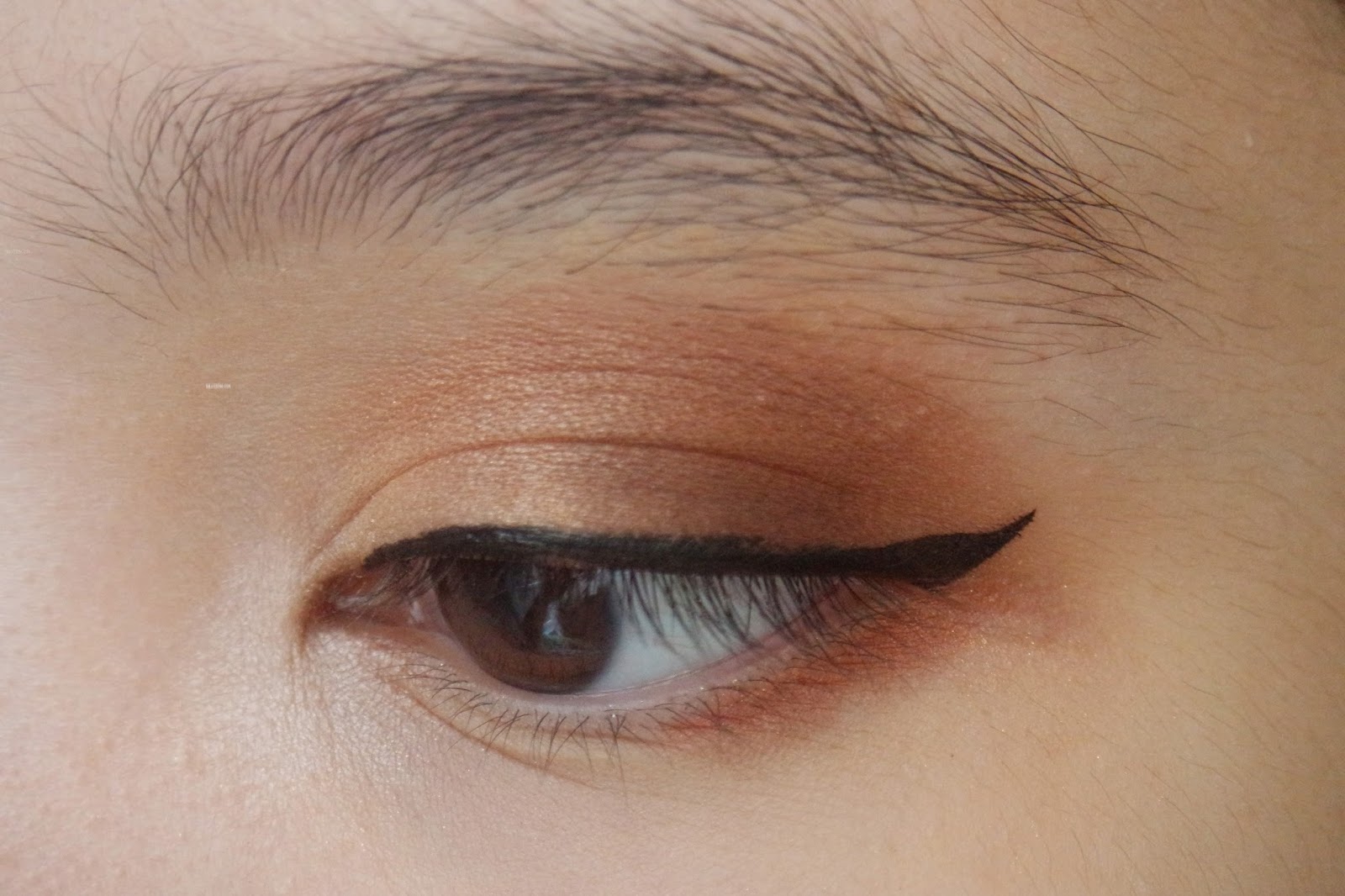 HaloTerong By Mevlied Nahla Inez Color Contour Plus Eyeshadow In