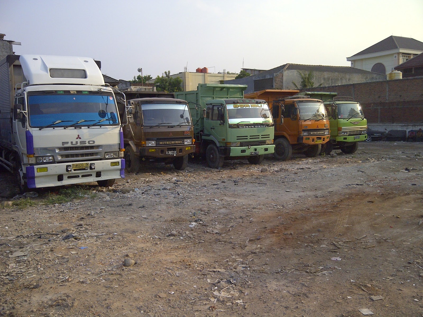 JUAL TRUK  BEKAS