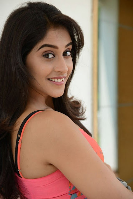 Regina Cassandra spicy armpits pics in sleeveless dress