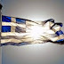 ΕΙΚΟΝΑ ΝΤΡΟΠΗΣ: Κουρελιασμένη κυματίζει η Ελληνική σημαία στον κυματοθραύστη της Πάτρας...[photo]