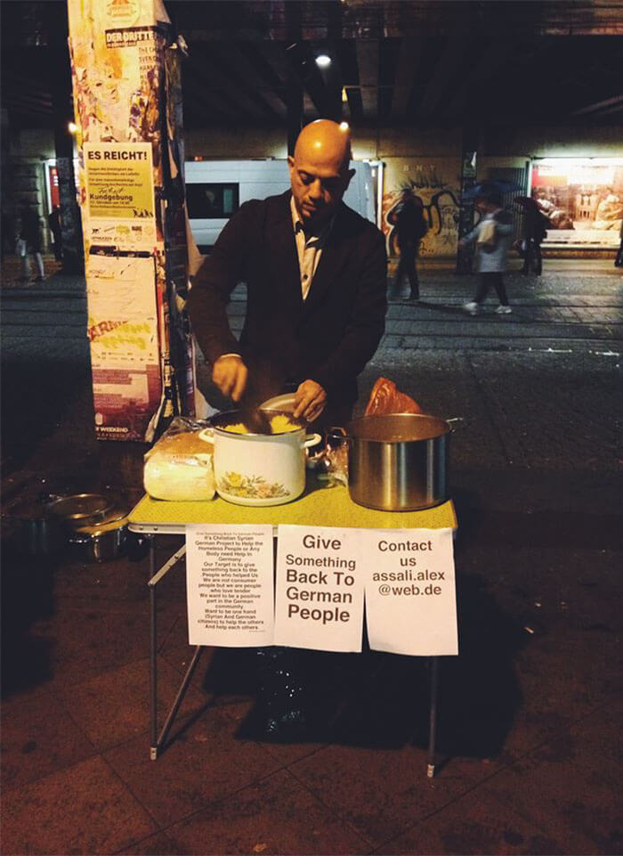 30 Heartwarming Photos That Restored Our Faith In Humanity - Syrian Refugee Hands Out Food To Homeless In Germany To ‘Give Something Back’