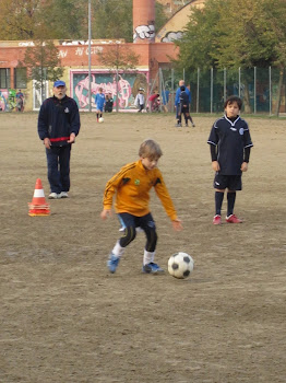 Ewan at calcio, in socceroo outfit