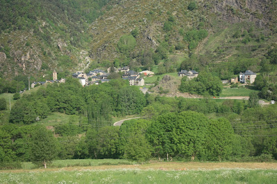 Ruta del Romànic de la Vall de Boí; poble d'Erill la Vall vist des de la sortida del poble de Boí