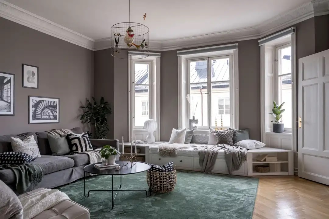 INTÉRIEUR BLANC SUR GRIS