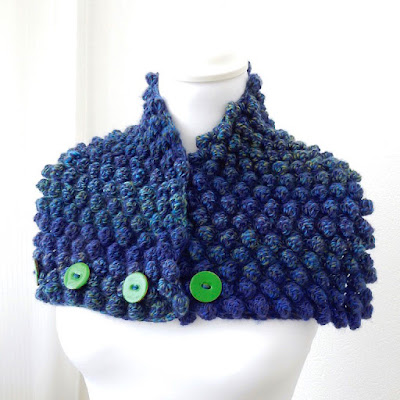 Free Crochet Cowl Pattern by TheCurioCraftsRoom The Curio Crafts Room Bobblicity Cowl