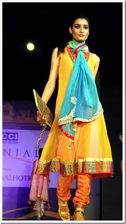 1 comments on "Manish Malhotra's Gitanjali fashion show II"