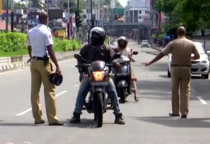 Latest-News, Kerala, Top-Headlines, Police, Case, Bedakam, Scooter, Sisters, Driver, Kasaragod, Minor girl rides scooter; Sister booked.