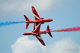 RAF Red Arrows Hawk Tmk1 Syncro Pair high speed pass