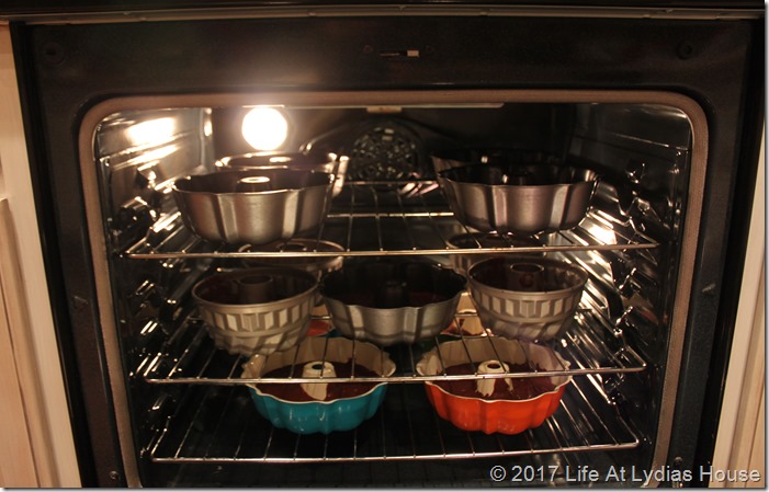 baking 12 cakes at one time