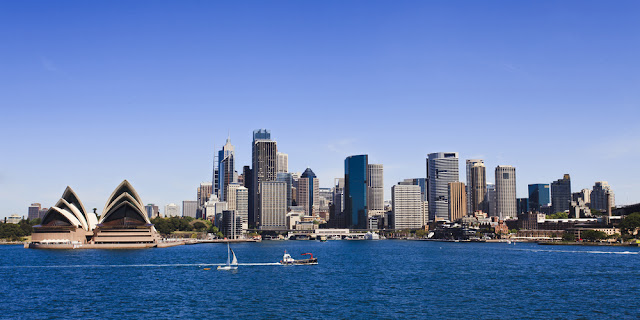 Sydney, dilihat dari laut ( sumber www.traveloka.com )