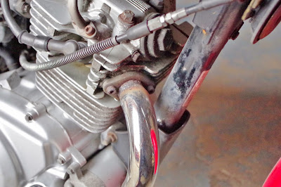 Yamaha YBR 125 blog ,  removing and fitting the exhaust