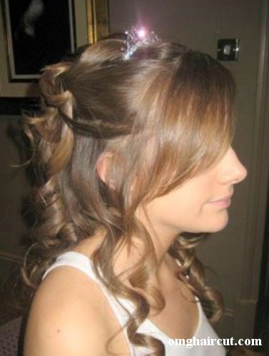 prom hairstyles 2011 curly hair. prom hairstyles for curly hair