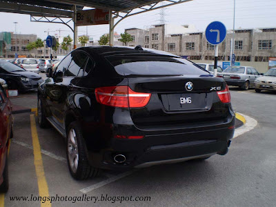 Black colour BMW X6