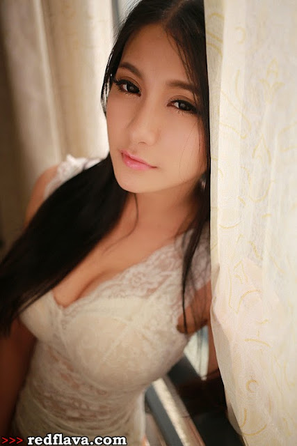 Foto Model Hot, Sexy Dan Cantik, Li Qi Xi - Ada Yang Asik