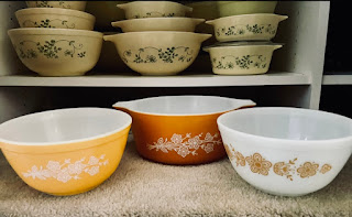 Images of Pyrex Bowls