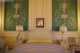 Cama del Dormitorio de Invitados de la Mansión The Breakers, Newport