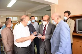 رئيس جامعة أسيوط فى زيارة لمقرات حملة تطعيم  اللقاح المضاد لفيروس كورونا