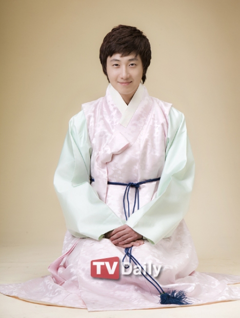 [jung+il+woo+hanbok.jpg]