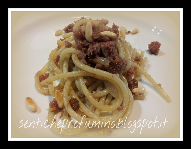 Spaghetti con ragù bianco di cotechino e frutta secca con aceto balsamico