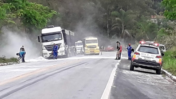 BITREM TOMBA E DEIXA TRÂNSITO COMPLICADO NA CURVA DO SINÉSIO