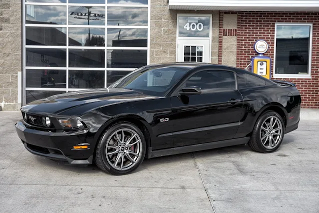 Ford Mustang GT 2011 / AutosMk