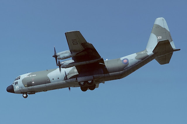 Hercules C.3 XV301 landing