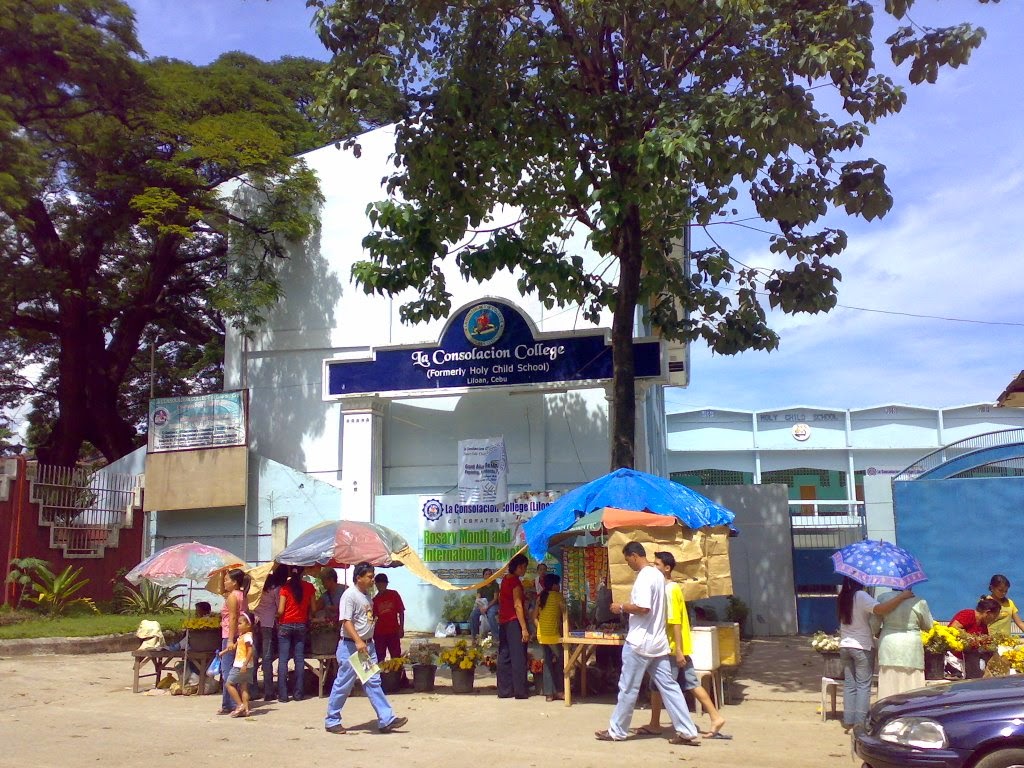 60 year old woman to graduate from La Consolacion College