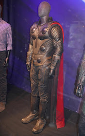 Chris Hemsworth Avengers Infinity War Thor costume