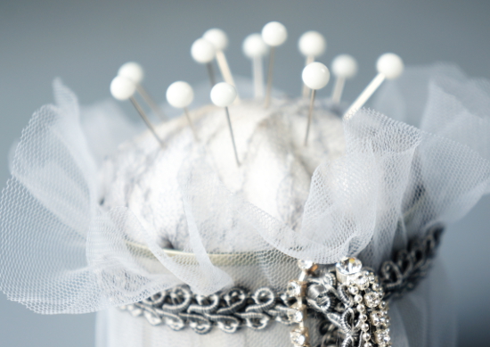 Romantic pincushion in a tin {tettidesign}