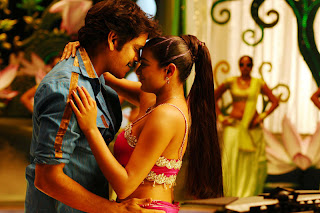 Anushka Hot with Nagarjuna in Ragada Telugu Movie