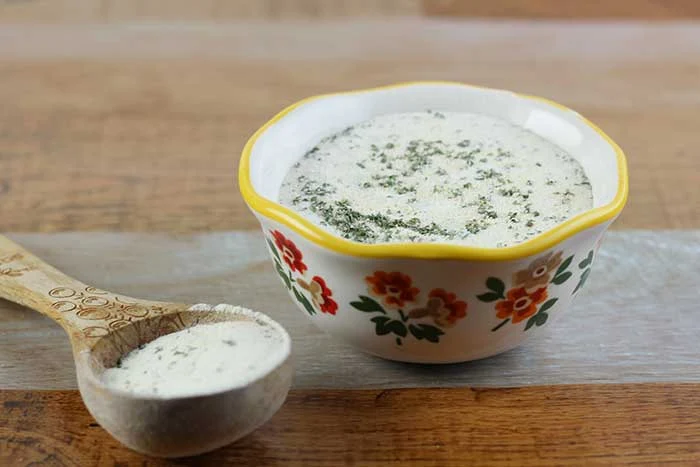 How to make ranch dressing mix.  This Hidden Valley copycat recipe dry has many uses.  Use for chicken or pork chop dinners or make ranch dressing or a dip. Uses buttermilk and dried spcies for an easy DIY recipe.  Making homemade mixes saves money, tastes better, and don't have preservatives because it has natural ingredients.  #ranch #ranchmix #recipe