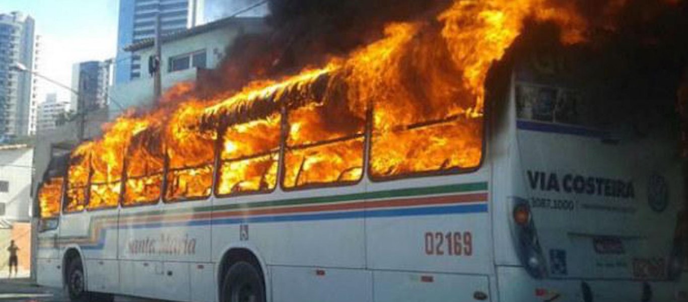 Σενεγαλέζος έβαλε φωτιά σε λεωφορείο με 51 μαθητές στο Μιλάνο για να «διαμαρτυρηθεί» κατά του Μ.Σαλβίνι!