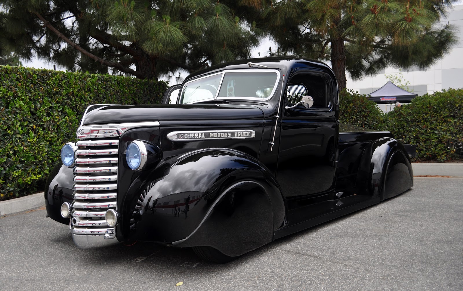 Just A Car Guy: cool 1930\u002639;s or 40\u002639;s GMC pickup with front fender skirts