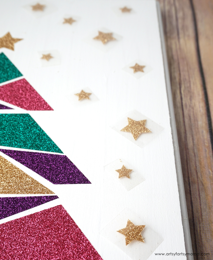 Make this easy DIY Modern Christmas Tree Sign to add some holiday sparkle into your home!